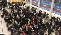 Chaos na londýnskom letisku: Pozastavili všetky lety