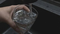 Obyvateľom v troch susedných obciach vypli pitnú vodu. Vodári hľadajú poruchu, pomáhajú aj bane