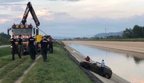 Pri vypúšťaní Vážskeho kanálu našli dva vraky, jedno majiteľom ukradli