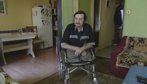 Vozíčkar bol roky uväznený vo svojom byte. Zákona, ktorý mu mohol pomôcť, sa nedožil