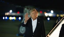 Záhadná výmena Air Force One: Trump musel na naliehanie Tajnej služby presedlať do starého lietadla