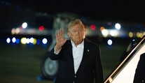 Záhadná výmena Air Force One: Trump musel na naliehanie Tajnej služby presedlať do starého lietadla