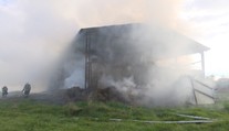 Senník v Litave vyhorel do tla, zničil ho veľký požiar