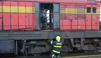 Ďalší incident na železnici. Na východe Slovenska horel rušeň