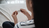 Vypadávajú vám vlasy viac než zvyčajne? Odborníčka poukázala na príčiny a účinné riešenia