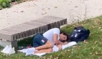 VIDEO: Zlatý medailista kritizuje podmienky v olympijskej dedine. Vyspať sa radšej vybral do parku