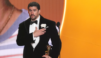 Spevák z Portorika ovládol Grammy. Ocenenie získali aj Lady Gaga či iba osemročná speváčka