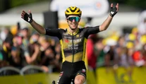 Premiérovú horskú etapu najlepšie zvládol Simon Yates. Pogačar tesne prišiel o žltý dres