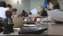 Nová vláda potrebuje armádu úradníkov. O lukratívne miesta sa určite strhne bitka