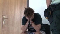 Bizarný incident v Trenčíne! Po telefonáte s frajerkou bodol nožom mladé dievča