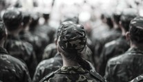 Reakcia na vojnu. Európska krajina plánuje povolávať do služby aj ženy