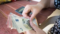 Seniori dostanú prvýkrát peniaze z daní svojich detí. Poznáme termíny výplat