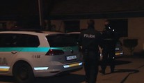 Divoká noc pri Hlohovci. S mačetami a sekerami na autá