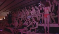 Najväčšia sauna na svete. Ľudia sa v nej okrem potenia aj zabavia