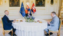 Stretnutie troch najvyšších ústavných činiteľov: Prezident zvolá okrúhly stôl predsedov parlamentných politických strán