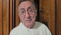 Je jediným slovensky hovoriacim spovedníkom v pápežských bazilikách. Dokáže to v ôsmich jazykoch
