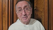 Je jediným slovensky hovoriacim spovedníkom v pápežských bazilikách. Dokáže to v ôsmich jazykoch