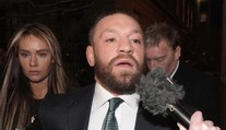 Súd rozhodol o vine Connora McGregora. Zápasníka odsúdili za znásilnenie