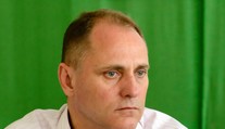 SNS stiahla z kandidátky podpredsedu Chovana, zo Skoku sa vzdal Kollár