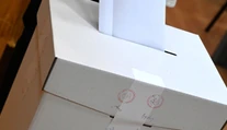 Blížiace sa voľby narušia prázdniny aj dušičkové zvyky. Slováci čelia dileme