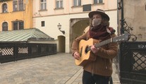 Samoukovi sa splnil sen a stal sa spevákom. Pre pandémiu musel dočasne zmeniť profesiu