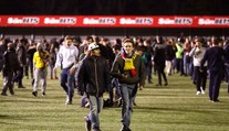 Nadrozmerný gólman v zápase nechytal, tak sa zapojil do bizarnej tipovacej súťaže