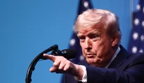 USA preberajú kontrolu nad Hormuzom a obnovujú blokádu iránskych prístavov. Za priechod prielivom chcú vyberať poplatky