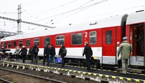 Cestovanie regionálnymi vlakmi sa pre seniorov zmení. Študenti pri vylepšeniach odídu naprázdno