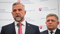 Začal sa boj o kajúcnikov, Smer ich chce zrušiť. Namiesto vrážd budeme vyšetrovať krádeže kompótov, odkázal Lipšic