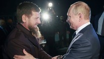 Putin prvýkrát od roku 2011 navštívil Čečensko. Na letisku ho vítal Kadyrov