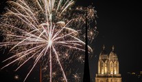Úmrtia, požiare aj výtržníctvo. Státisíce ľudí vo svete vítalo rok 2026, niekde boli oslavy búrlivé