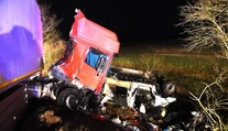 FOTO: Dvanásť mŕtvych vrátane dieťaťa pri zrážke kamiónu s mikrobusom