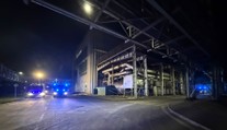 V Leopoldove horí sušiareň. Na mieste zasahujú viaceré hasičské jednotky