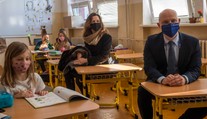 Bratislava otvorila prvé školy, v niektorých sa naopak neučilo ani online