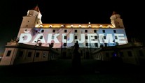 Ľudia potleskom poďakovali všetkým, ktorí pomohli s celoplošným testovaním