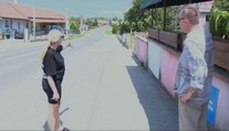 Bizarná scéna na juhu Slovenska. Z auta niekto vyhodil zväzok bankoviek, nálezcovia sa však dlho netešili