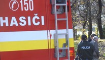 V Humennom zasahovali hasiči pri rozsypanom neznámom bielom prášku