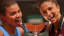 Roland Garros: Jedna rozšírila zbierku, druhá vyhrala premiérovo. Štvorhra žien spoznala víťazky