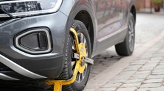 Kuriózna nehoda: Nevšimla si „papuču“ a pridala plyn, vyšlo ju to draho