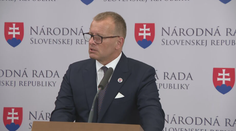 Boris Kollár odišiel z tlačovky so slzami v očiach. Priznal, že jednu zo svojich mamičiek zmlátil, ale mal vraj na to dôvod