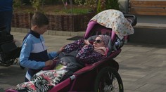 Katka má detskú mozgovú obrnu, epilepsiu a poškodený zrak. V obci pre ňu organizujú beh, peniaze zo štartovného idú jej