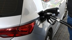 Aj nafta sa šplhá nahor. Cez víkend zlomila ďalšiu cenovú hranicu