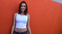 Sexy dievča sa spýtalo 100 mužov, či chcú sex. Aká bola reakcia?