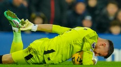 Osem zákrokov Dúbravku nestačilo, Newcastle s hladkou prehrou. Manchester City konečne zabral naplno