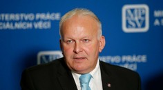 Český minister práce rezignoval. Je podozrivý z plagiátorstva