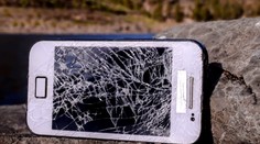 Prasknutý displej na mobile? Opraviť si ho viete aj doma