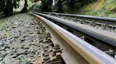 Vandali vykoľajili vlak pri Rajci. Na koľaje položili balík slamy