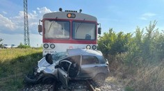 Tragédia na železnici. Auto skončilo pod vlakom, zahynula 40-ročná žena