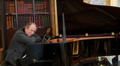 Exkluzívny videopozdrav: Hudobný velikán prichádza na Slovensko!