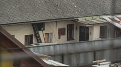 Za požiarom je rodinná tragédia: Syn údajne dobodal otca s družkou, pretože sa zle správali k jeho sestrám